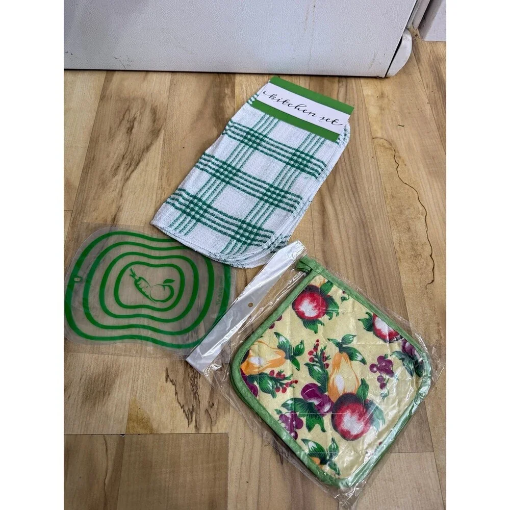 Kitchen Essentials Bundle – Dish Towels, Pot Holder & Sink Liner (New)